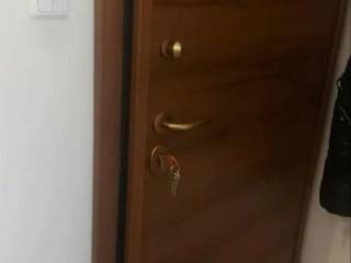 Forumland Real Estate, Θωρακισμένη πόρτα