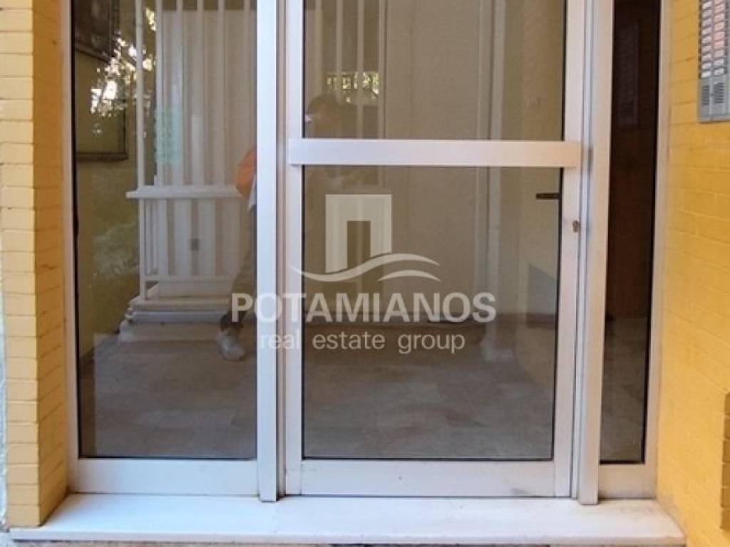 Είσοδος Πολυκατοικίας