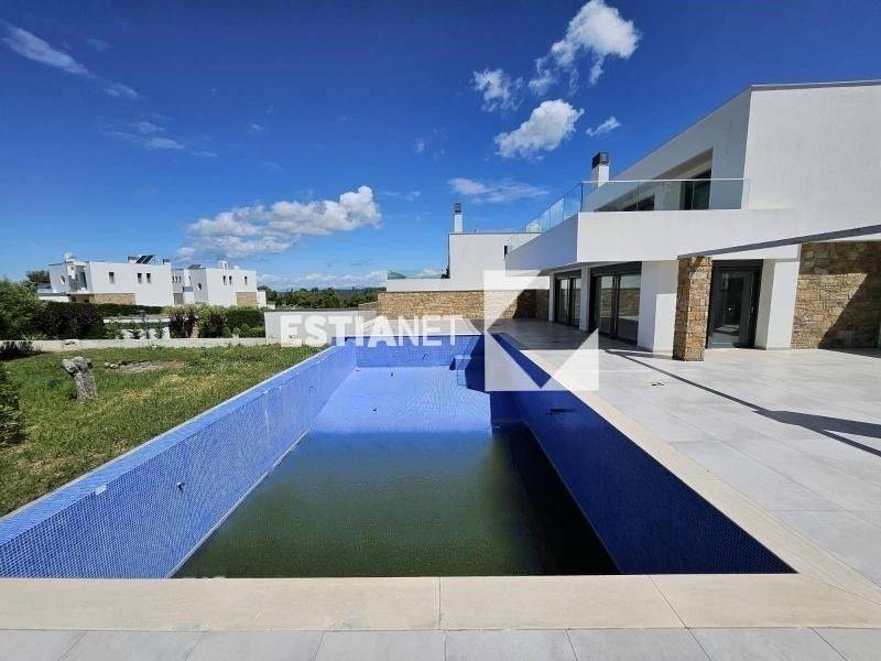 Εξωτερικός χώρος,Πισίνα