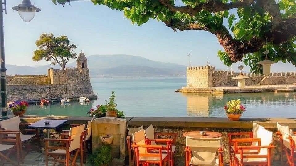 TO LIMANI APECHEI 4' APO TO DIAMERISMA