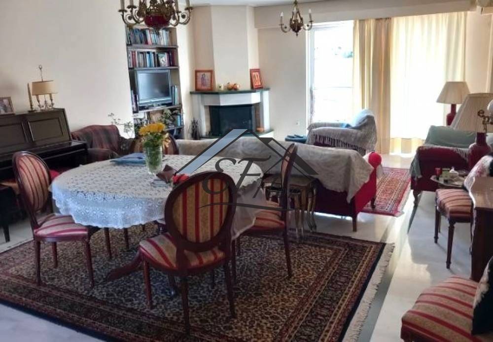 Ενιαίος χώρος τραπεζαρία-σαλόνι