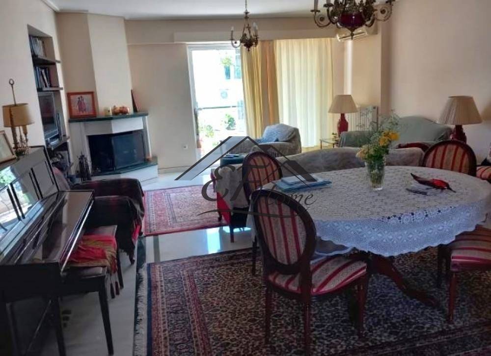 Ενιαίος χώρος τραπεζαρία-σαλόνι