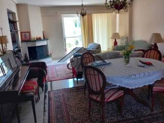 Ενιαίος χώρος τραπεζαρία-σαλόνι