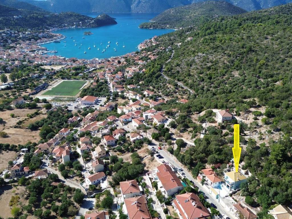 Aerial view and location of the house