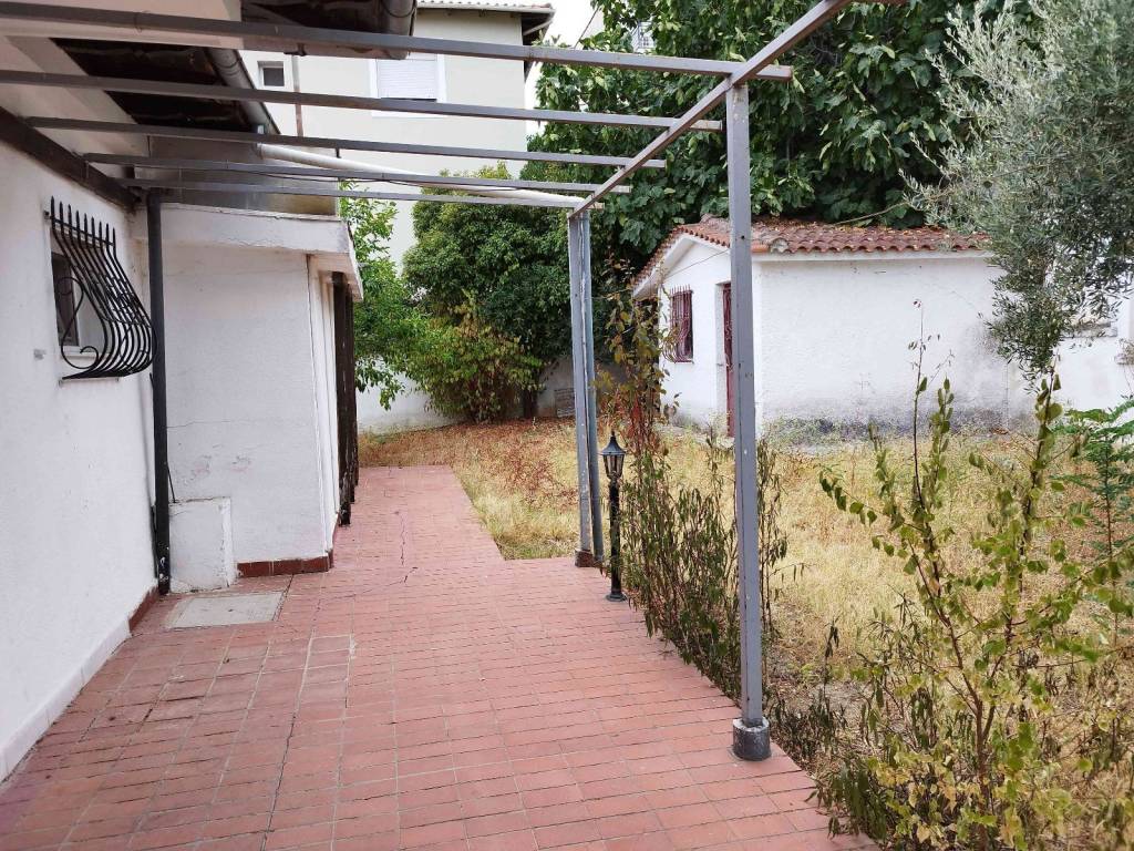 πίσω πλευρά και αποθήκη