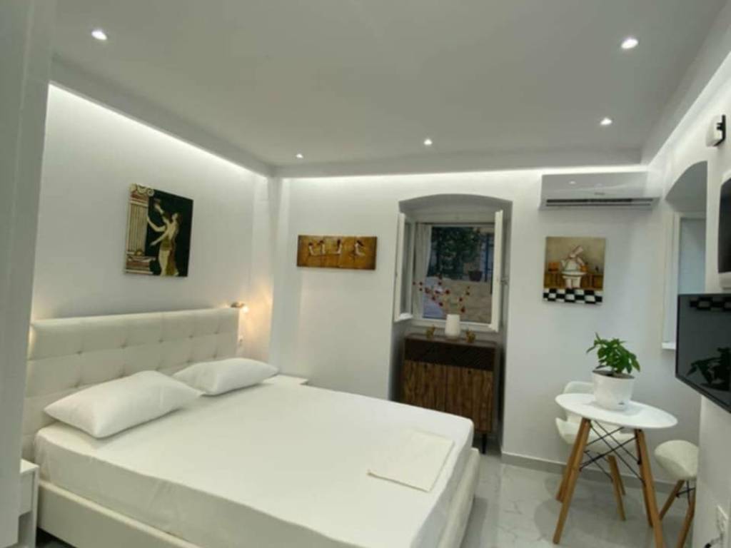 Πρώτη γκαρσονιέρα