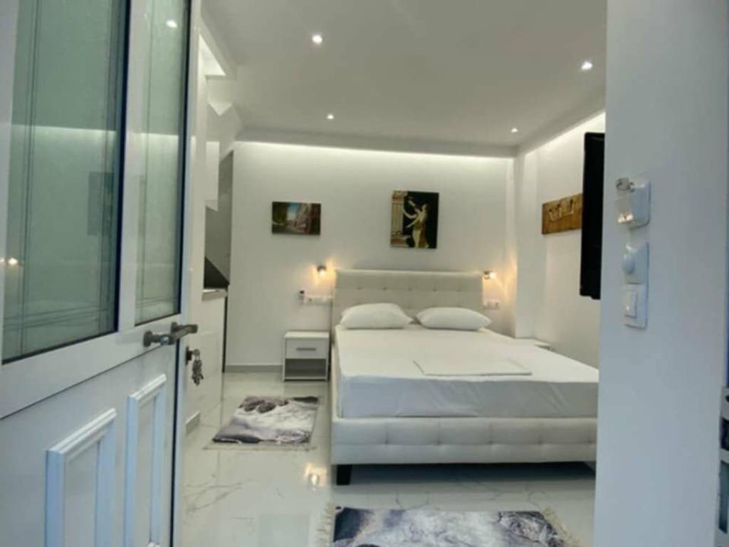 Πρώτη γκαρσονιέρα