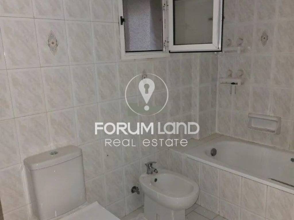 Forumland Real Estate, Μπάνιο