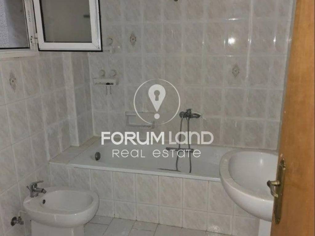 Forumland Real Estate, Μπάνιο