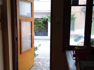 Kentrike eisodos  oikias