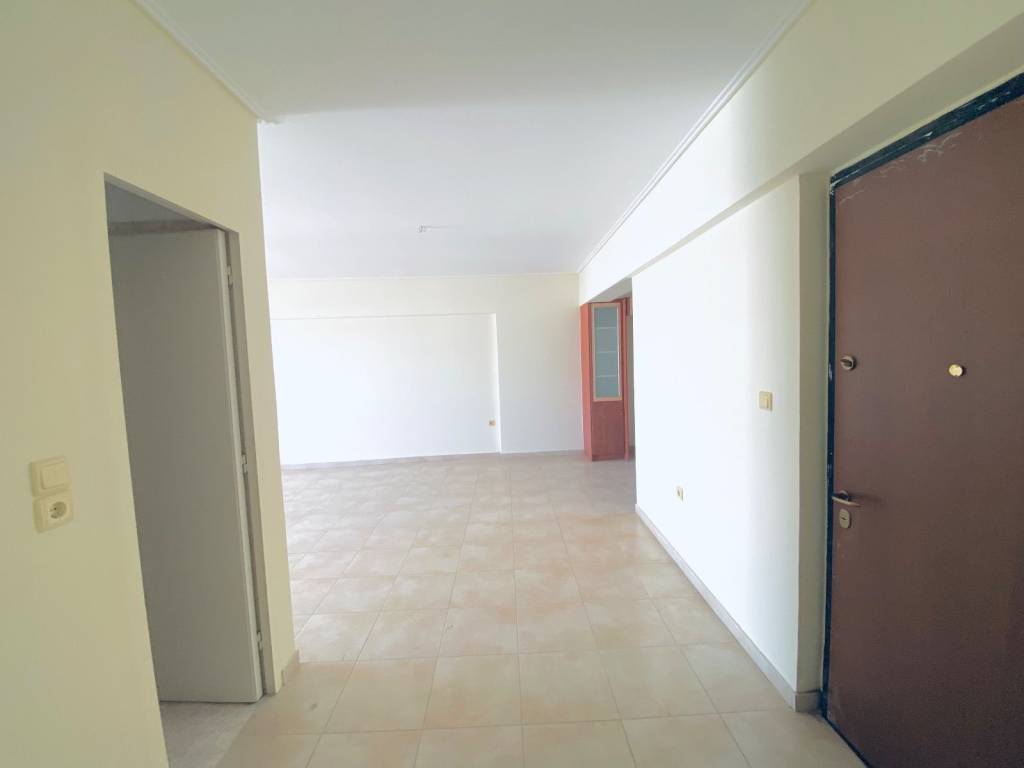 CHoros eisodoy me ten porta asphaleias.
Aristera to wc