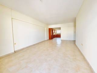 To saloni blepontas ten koyzina