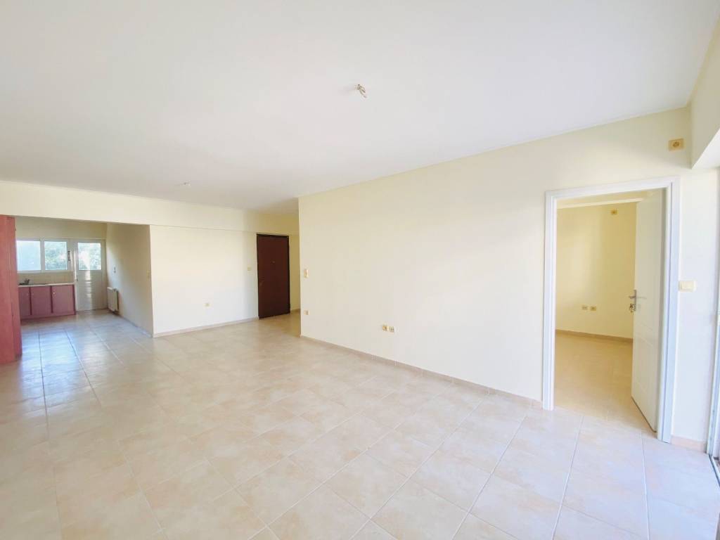 Saloni,koyzina aristera,choros eisodoy,dexia ypnodomatio g