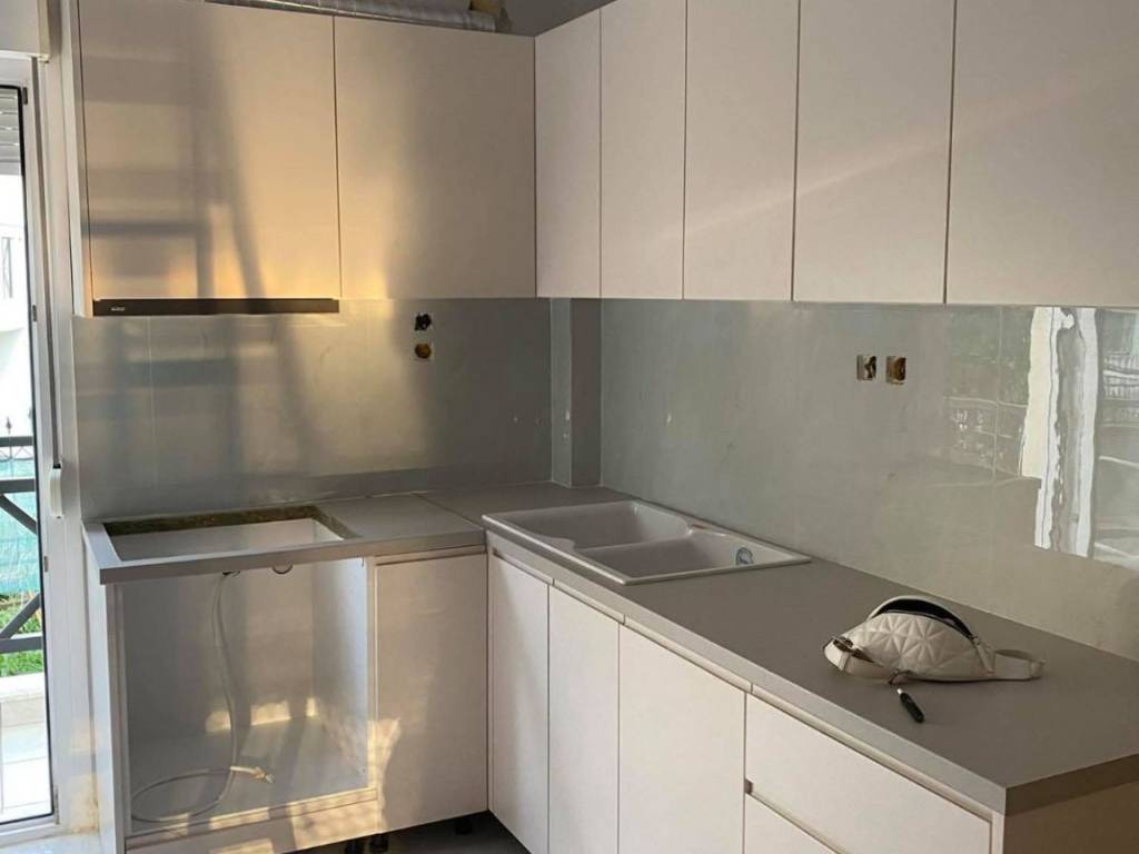 Τμήμα σαλοκουζίνας στο μεσαίο επίπεδο