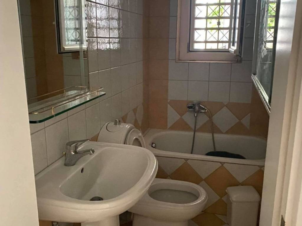 λουτρό ημι υπογείου