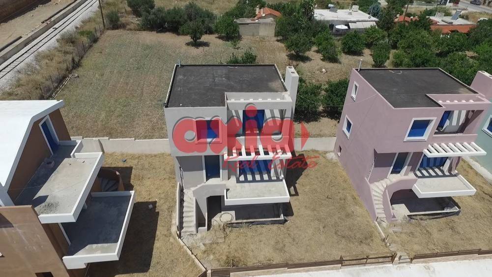 Ξυλόκαστρο, Μελίσσι: Πωλείται μοναδικό