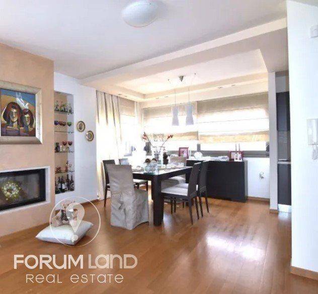 Forumland Real Estate, Σαλόνι με τζάκι