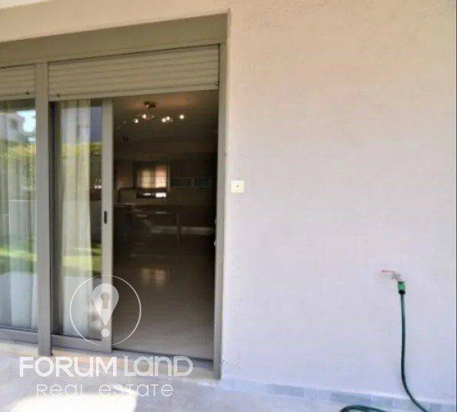 Forumland Real Estate, Κουφώματα