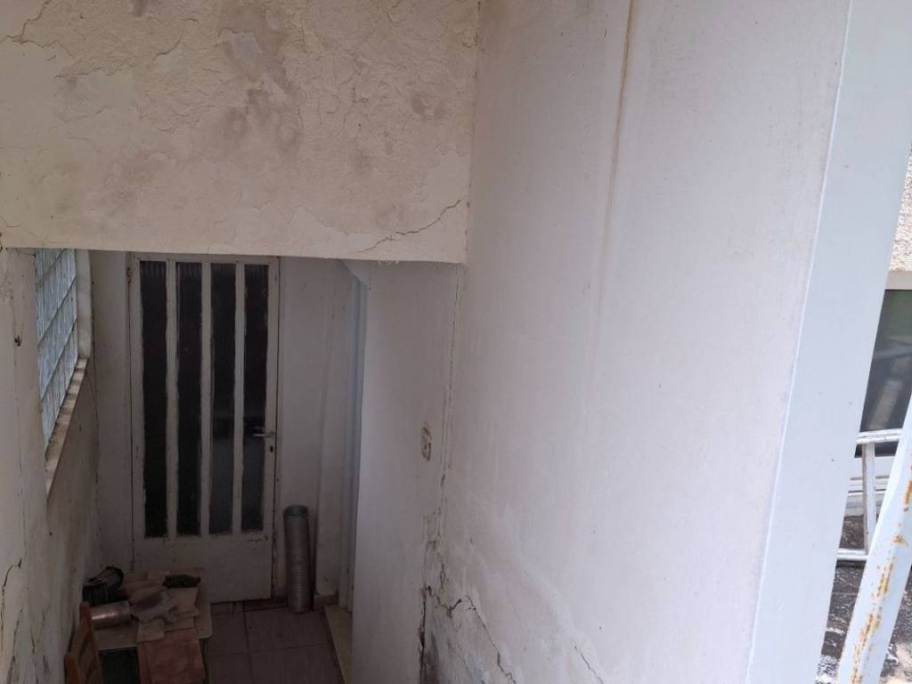 Eisodos  poy odegei sten gkarsoniera kai to lebetostasio