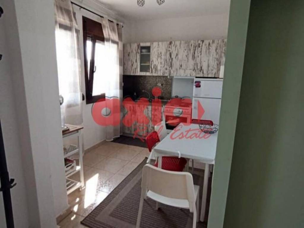 Ενοικιάζεται ΑΠΟ 5/9 ΕΩΣ 30/6 διαμέρισμα 65τ.μ. που βρίσκεται  στο ισόγειο οικοδομής 