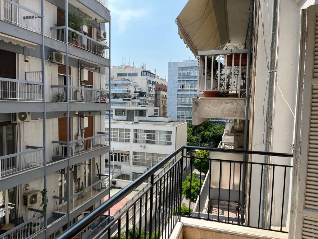 Θέα από το μπαλκόνι 1