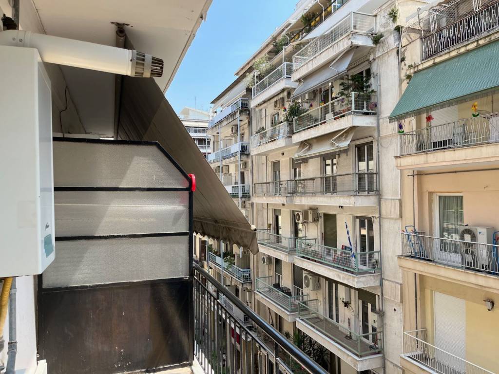 Θέα από το μπαλκόνι 2