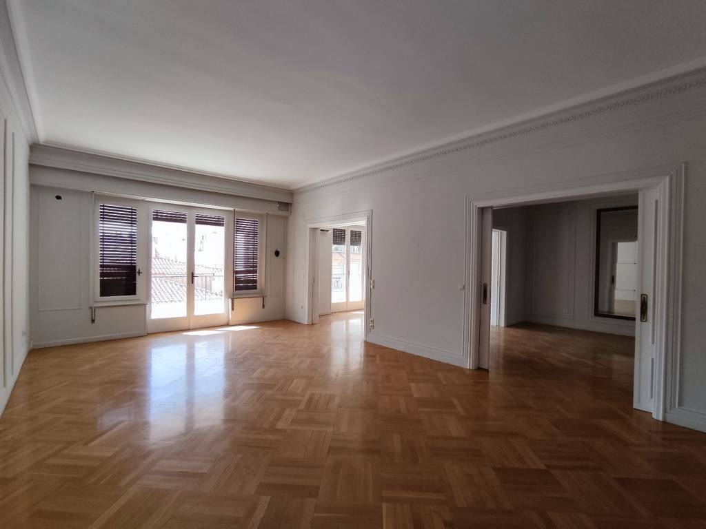 σαλόνι - τραπεζαρία - γραφείο