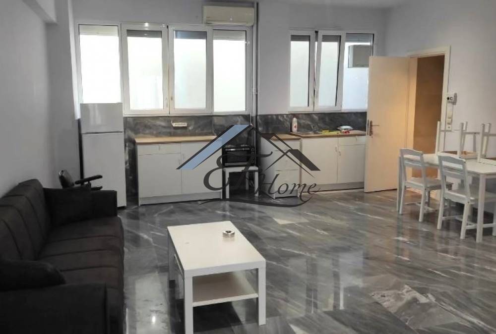 Ενιαίος χώρος σαλόνι-κουζίνα