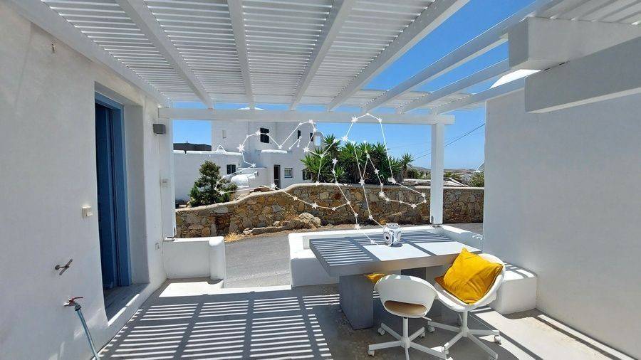 Η εξωτερική βεράντα - Outdoor veranda