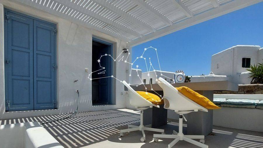 Η είσοδος του σπιτιού - The entrance to the house