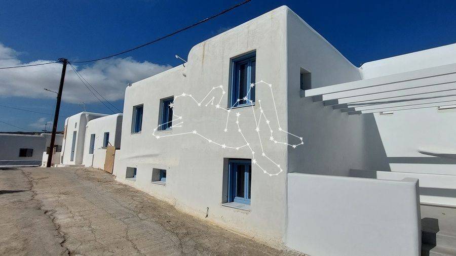 Η πρόσοψη του σπιτιού - The facade of the house