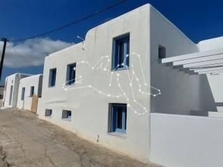 Η πρόσοψη του σπιτιού - The facade of the house