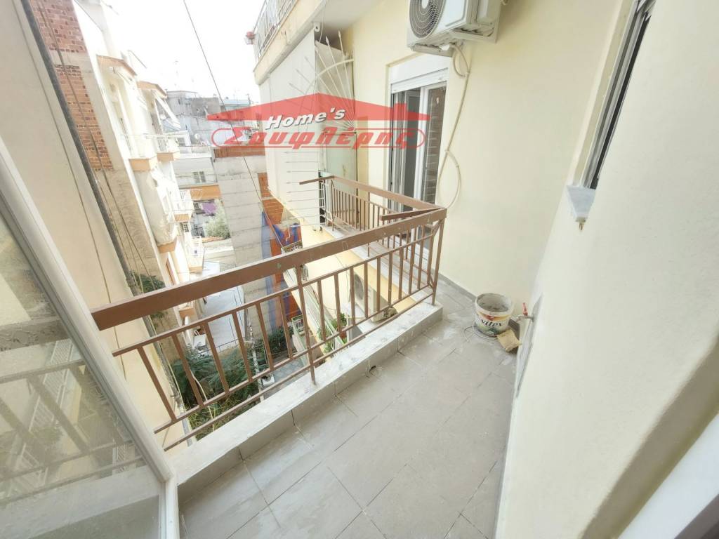 ΠΟΛΥ ΦΩΤΕΙΝΟ ΜΕ ΜΠΑΛΚΟΝΙ