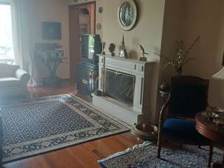 Το τζάκι στο κυρίως σαλόνι