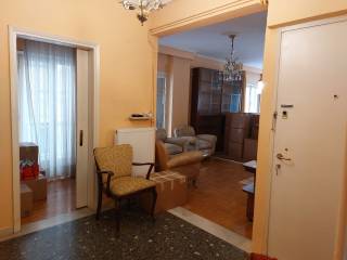 D ypnodomatio sta dexia tes eisodoy