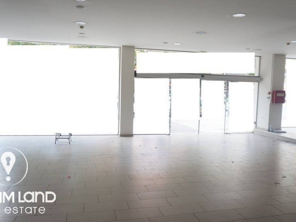 Forumland Real Estate, κατάστημα