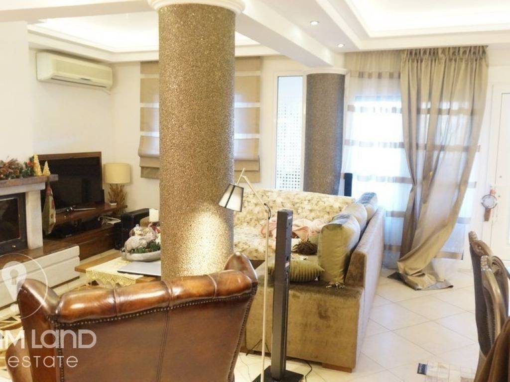 Forumland Real Estate, Καθιστικό