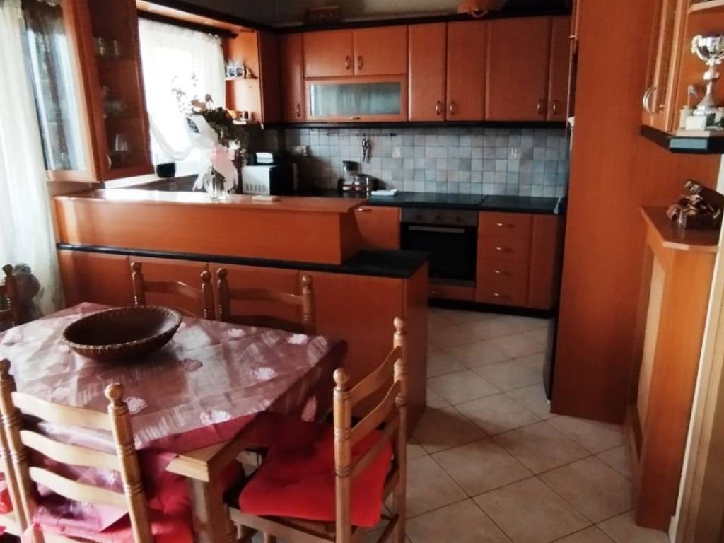 Η καθημερινή τραπεζαρία και η κουζίνα