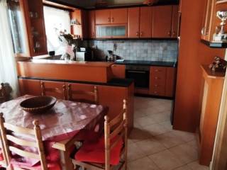 Η καθημερινή τραπεζαρία και η κουζίνα