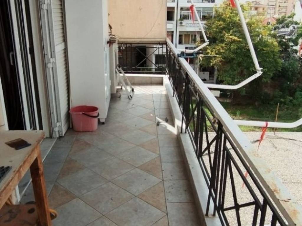 Το πίσω μπαλκόνι