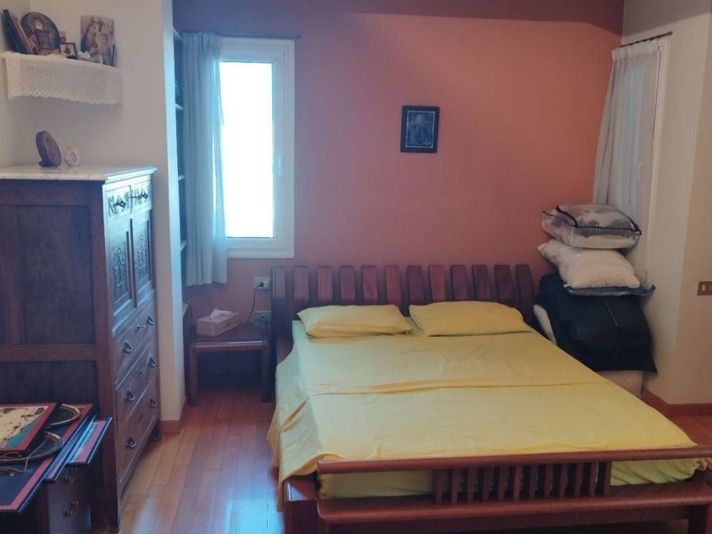 2 poly eyrychora ypnodomatia, to ena Master