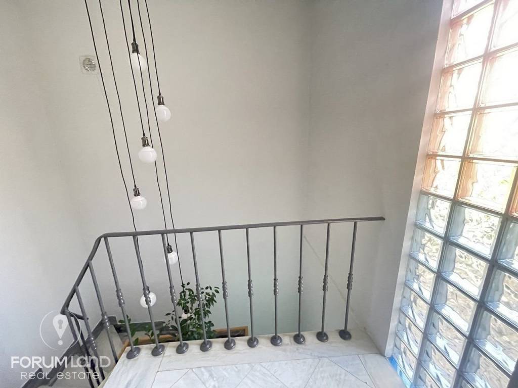 Forumland Real Estate, Esoterikes Skales