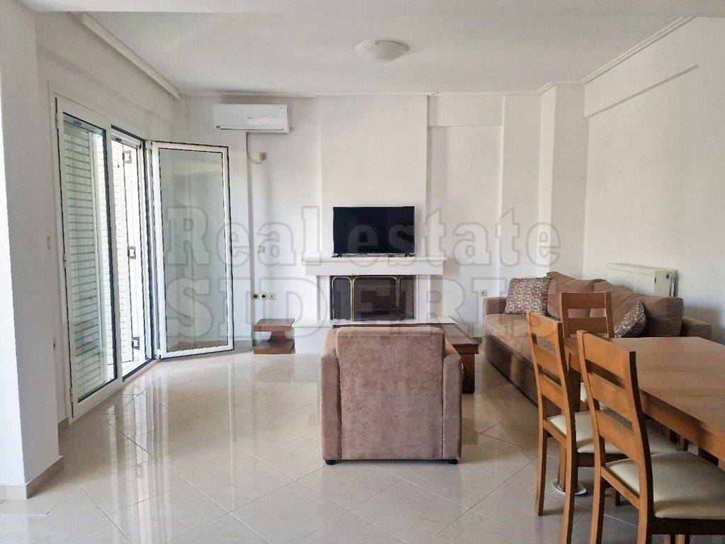 ΣΑΛΟΝΙ ΜΕ ΤΖΑΚΙ