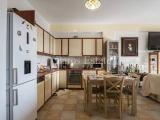 Open plan σαλόνι-κουζίνα-τραπεζαρία