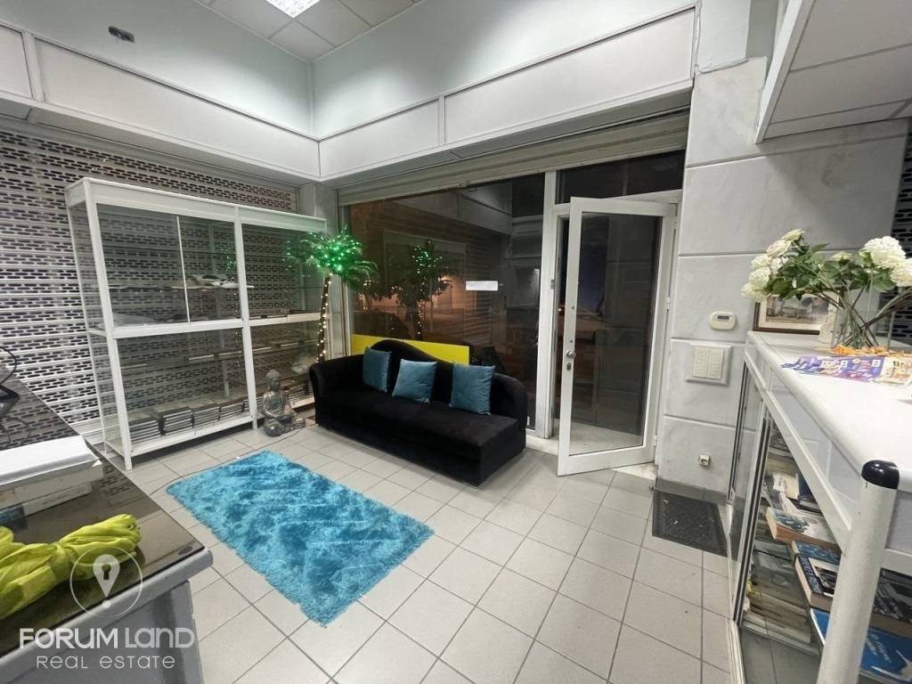 Forumland Real Estate, Ισόγειο κατάστημα