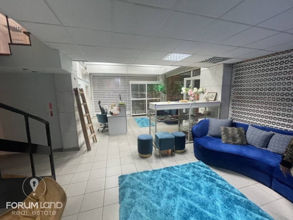 Forumland Real Estate, Ισόγειο κατάστημα