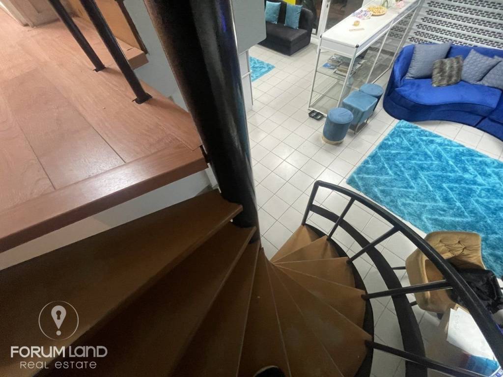 Forumland Real Estate, Εσωτερικές Σκάλες