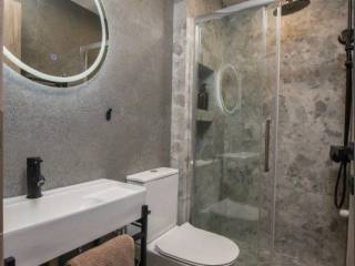 Forumland Real Estate, Μπάνιο