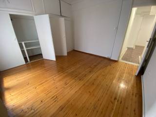 Κρεβατοκάμαρα με ντουλάπα