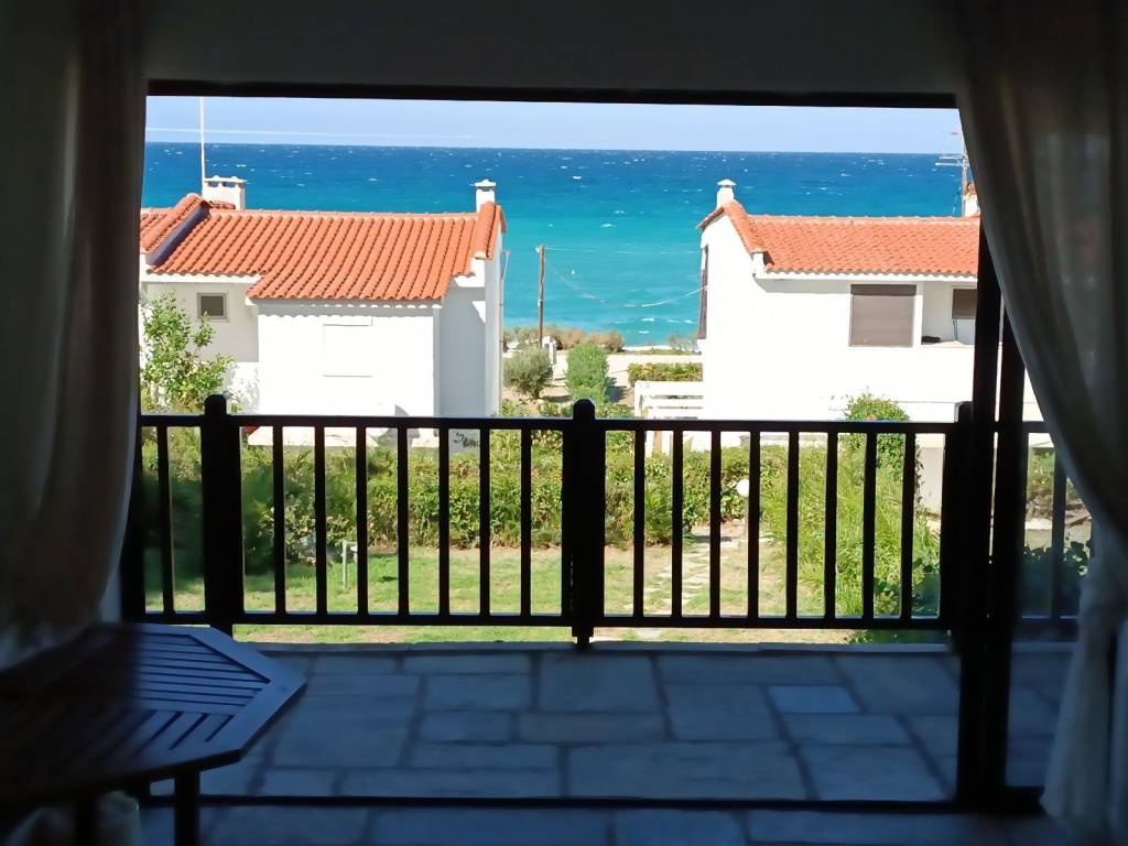 ANYPLACE MESITIKES YPERESIES